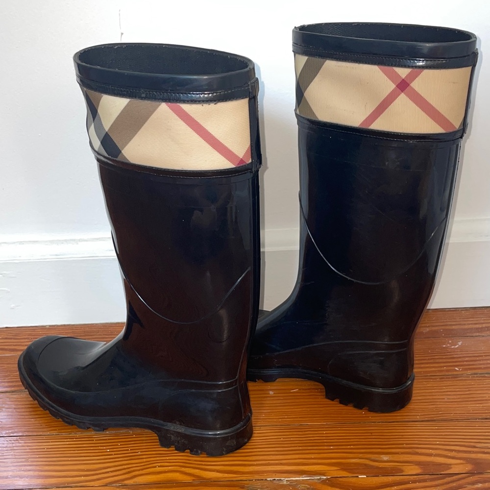 Burberry Rain Boots | 10 - Picture 6 of 14